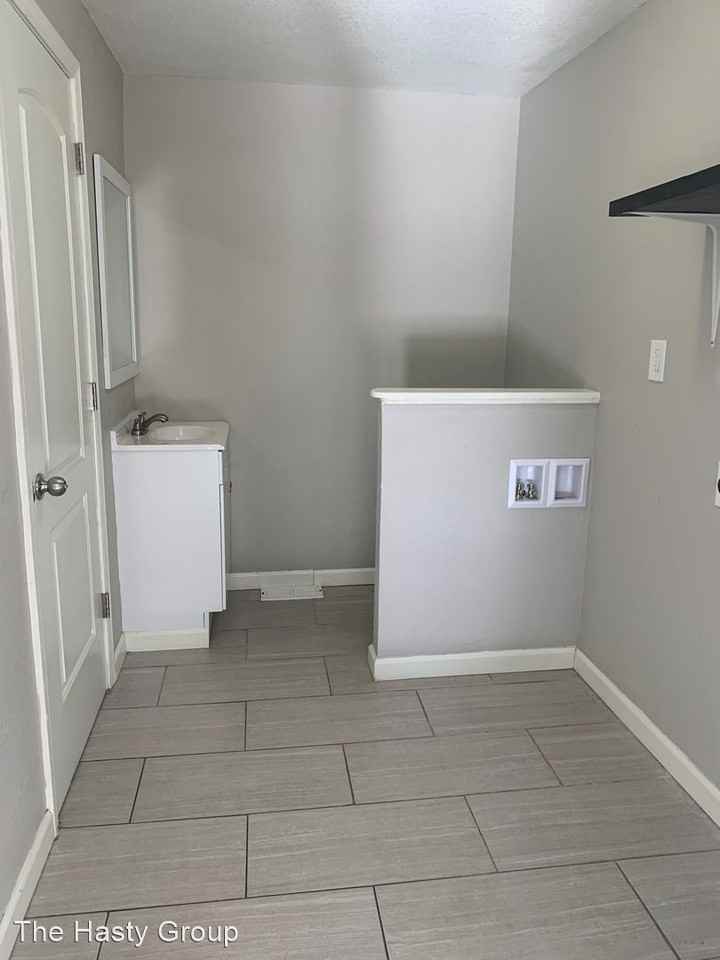 8503 Hillcrest Rd - Photo 3 of 39