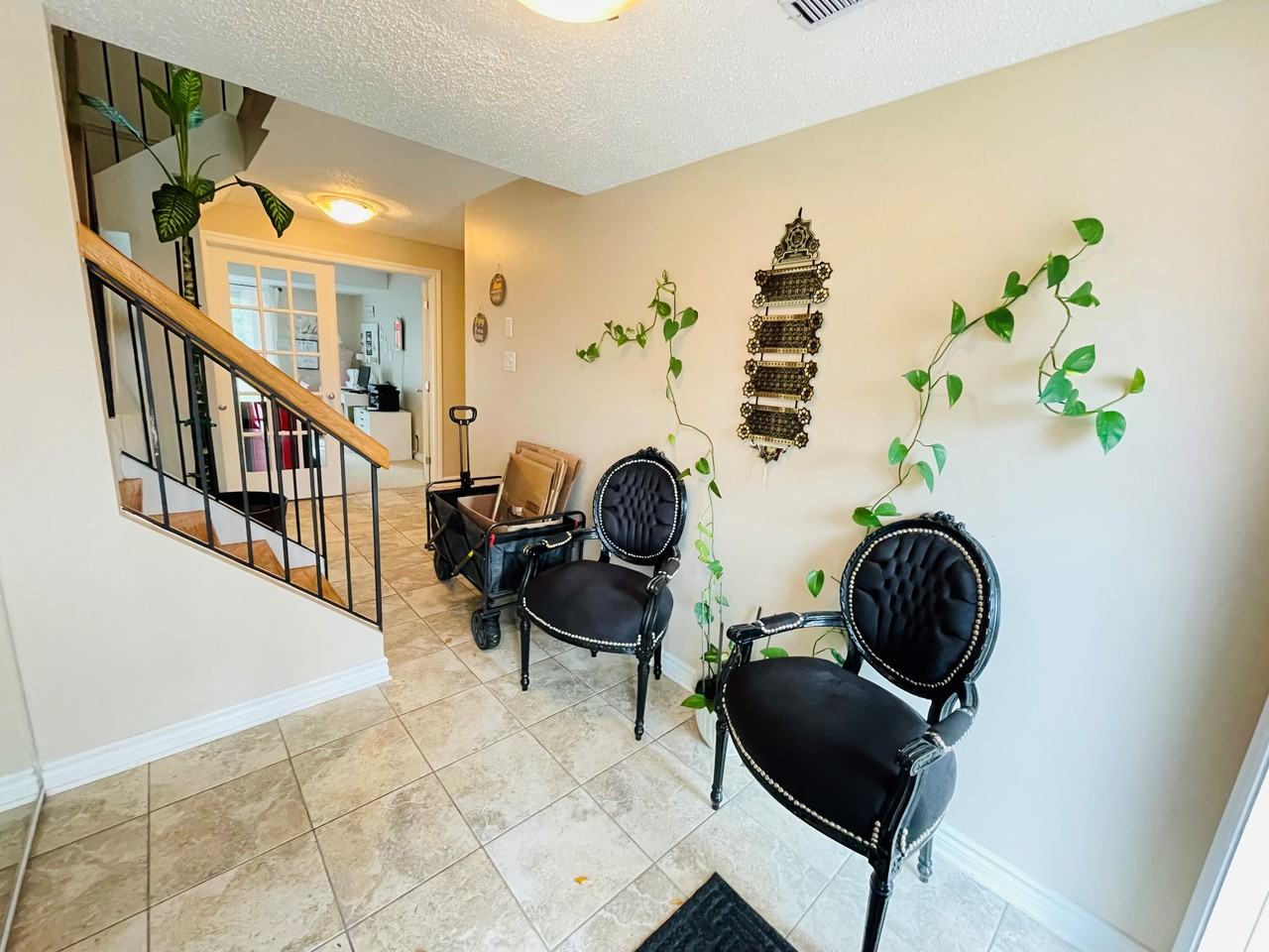 86 Gladecrest Crt - Photo 2 of 12
