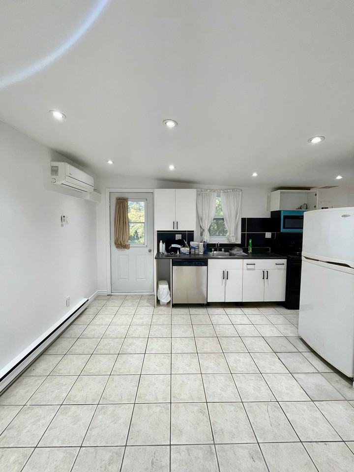 2029 Rue Frontenac - Photo 2 of 15