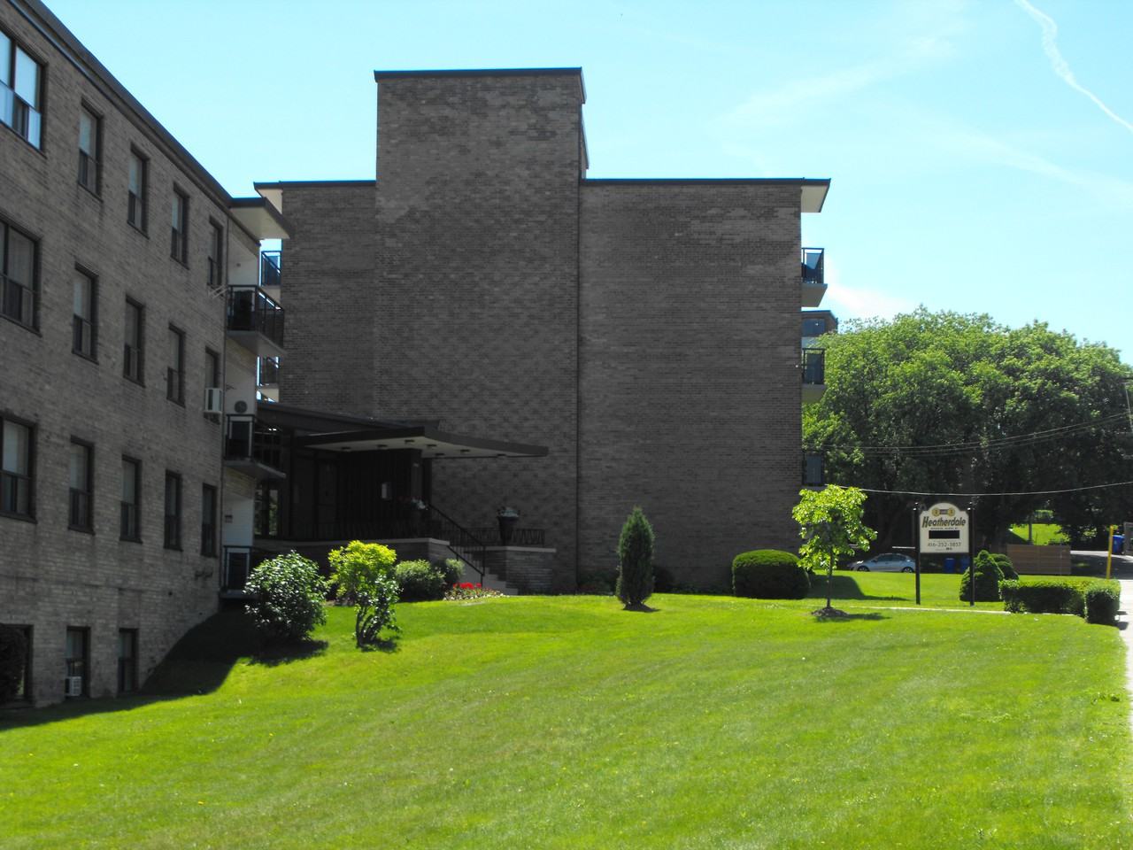 1 Heatherdale Road - Photo 4 of 8