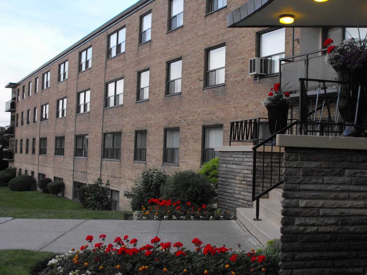 1 Heatherdale Road - Photo 2 of 8