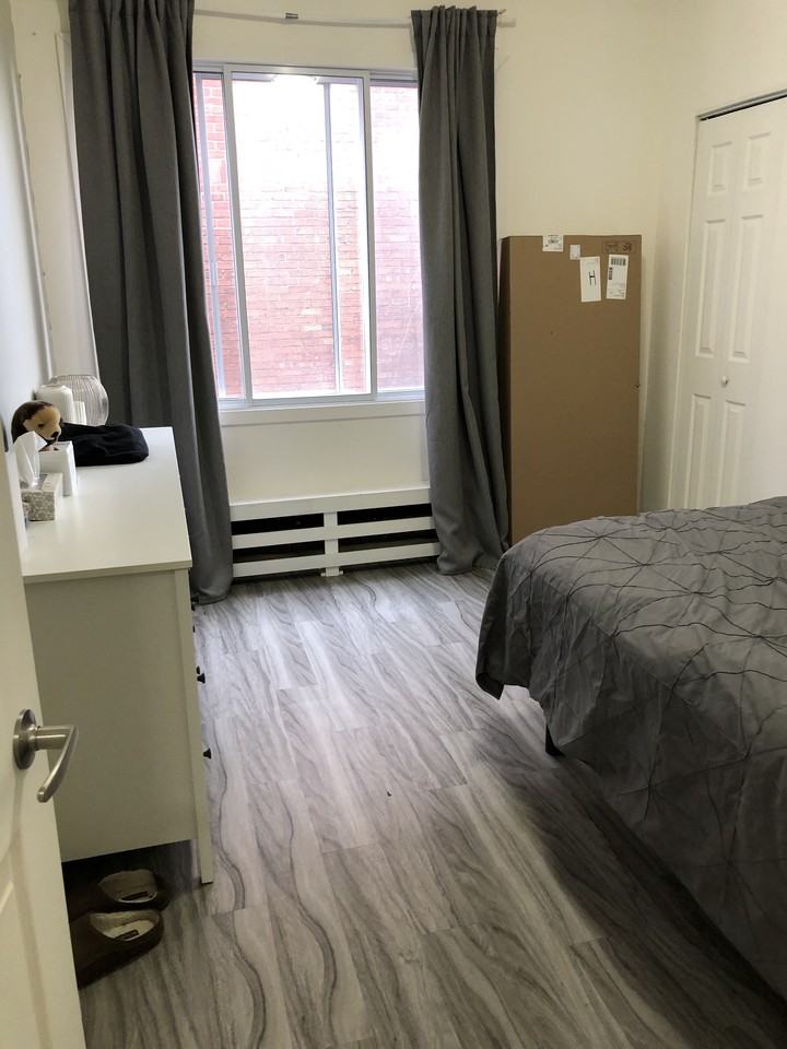 2390 Avenue Madison #206