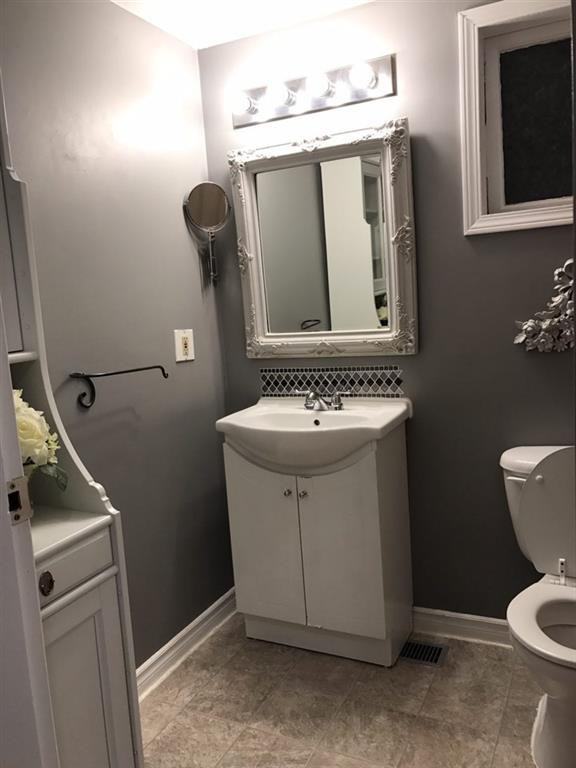 1685 Philip Avenue - Photo 2 of 14