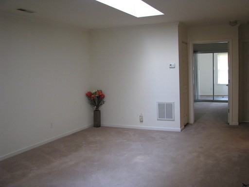 1304 Sycamore Ct - Photo 2 of 8