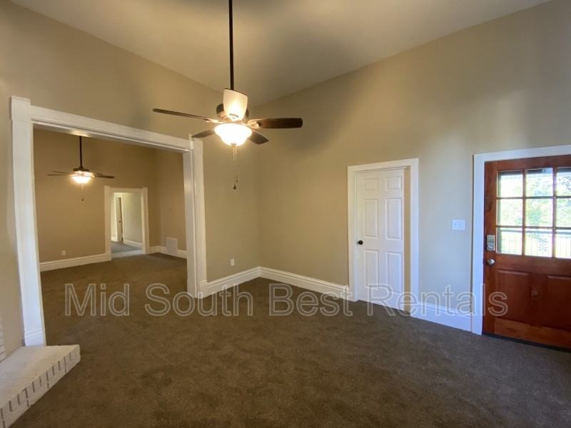 1911 S Pulaski St - Photo 2 of 8