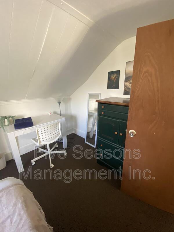 351 S Winooski Ave - Photo 2 of 8
