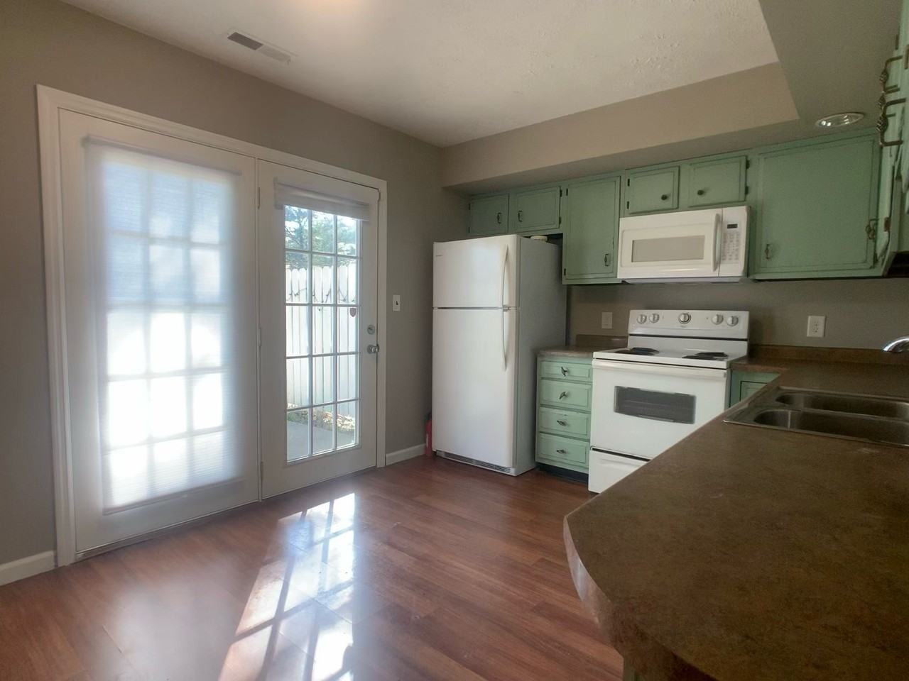 132 Capri Lane - Photo 2 of 11