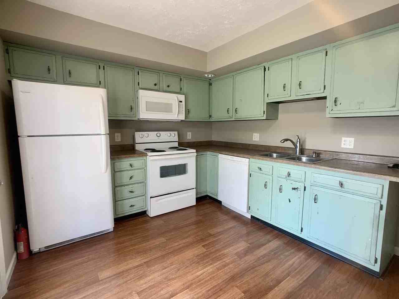 132 Capri Lane - Photo 3 of 11