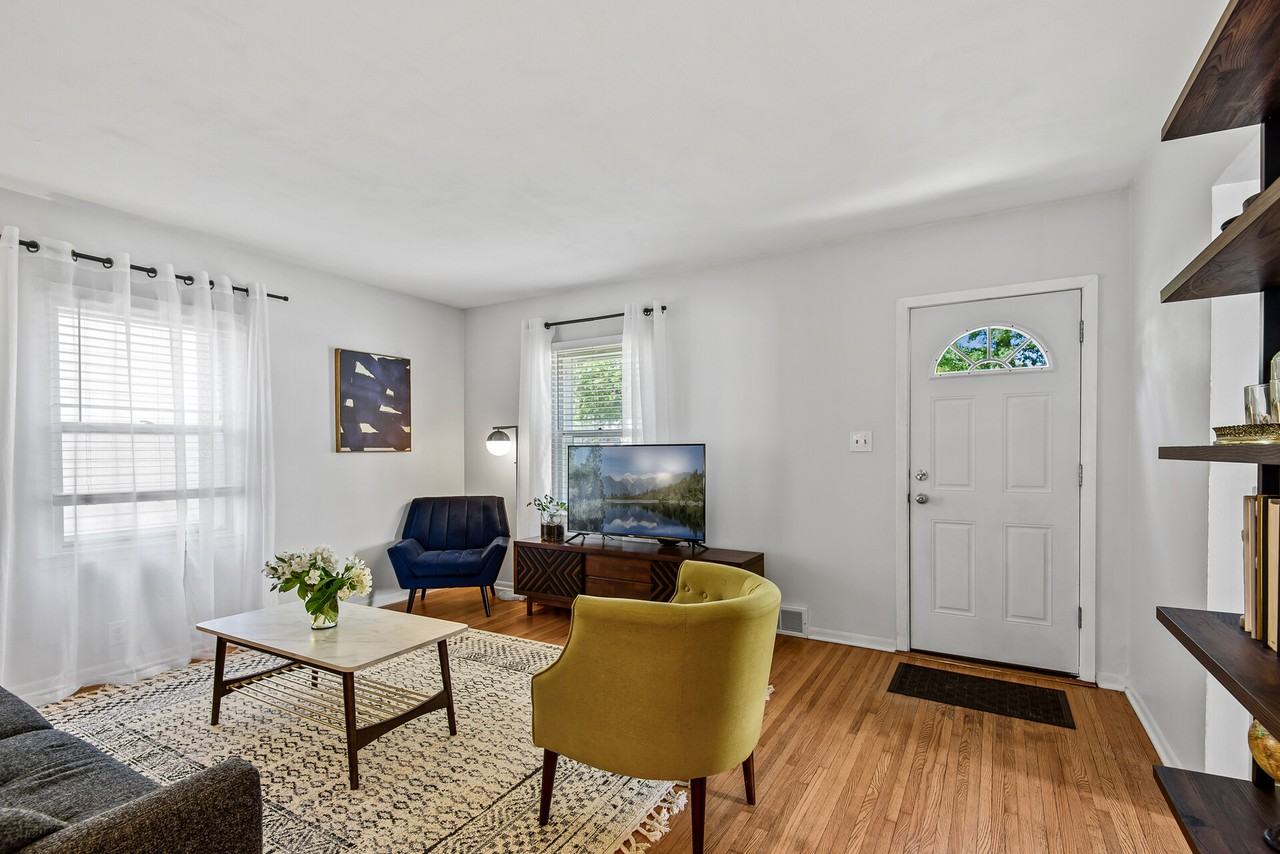 2749 Webster Avenue South - Photo 3 of 23