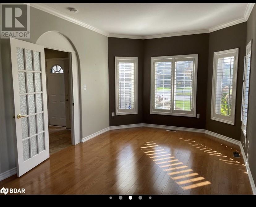 32 Capilano Crt - Photo 3 of 13