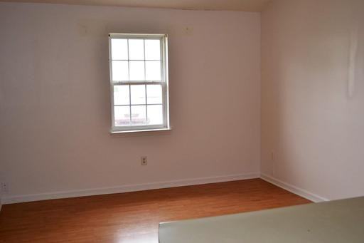 320 Pleasant St - Photo 2 of 6