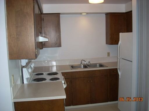 909 Grove St - Photo 2 of 8