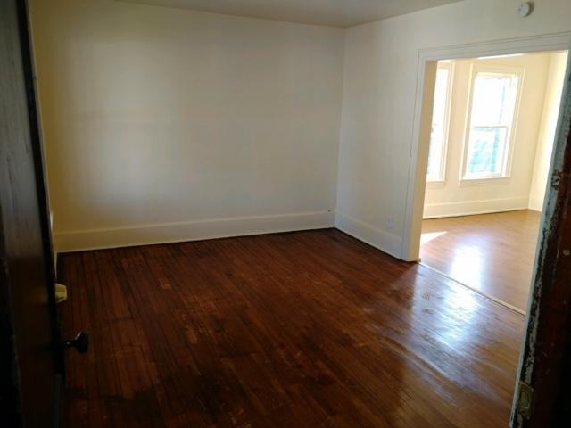 913 Springate St #2nd Fl - Photo 3 of 10