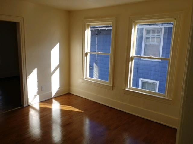913 Springate St #2nd Fl - Photo 4 of 10
