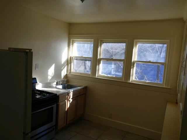 913 Springate St #2nd Fl - Photo 7 of 10
