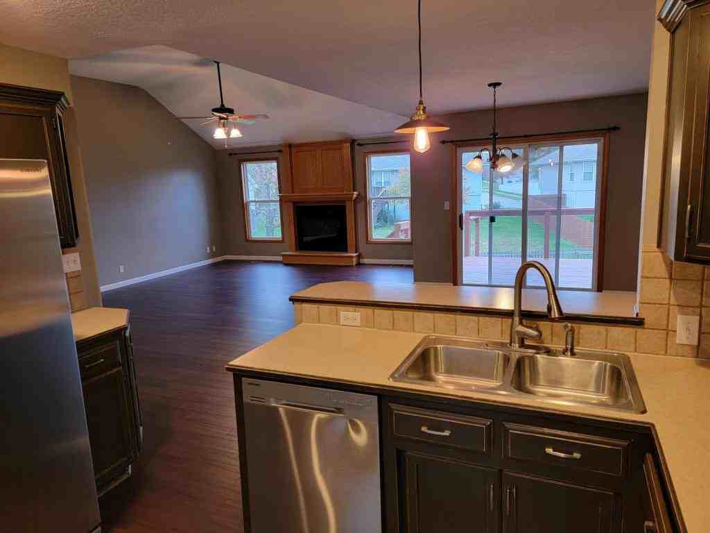 2208 Thistle Cir - Photo 4 of 17