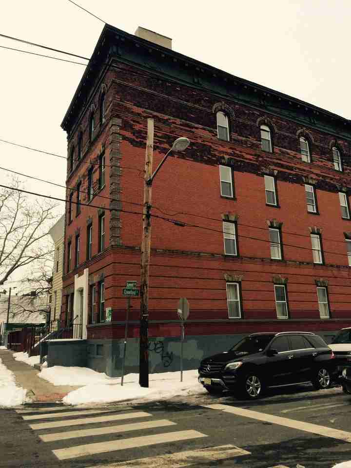 215 Summit Ave - Photo 2 of 7