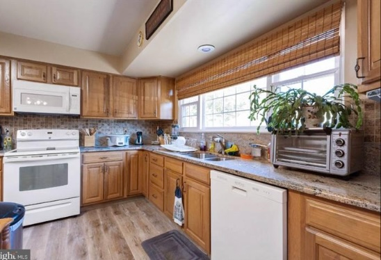 871 Waterford Dr - Photo 3 of 5