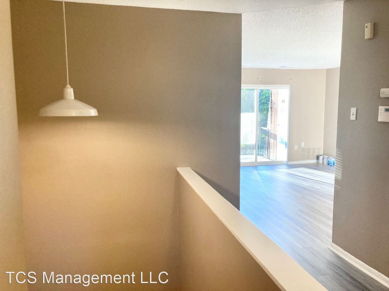 214 Meadowview Ln - Photo 3 of 12