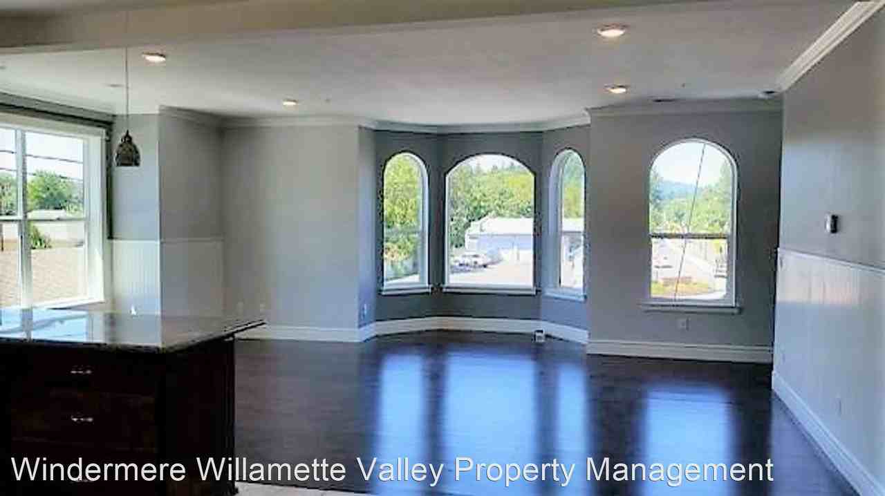 103 W Bishop Way - Photo 2 of 6