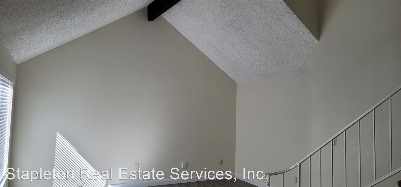 1747 London Cir - Photo 3 of 8