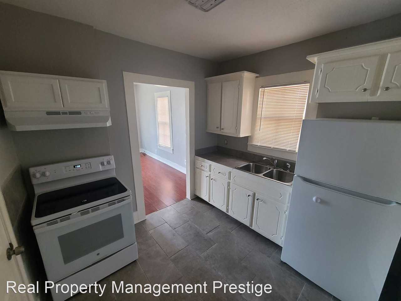 1204 26th St - Photo 3 of 9