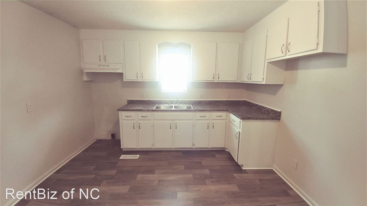 1050 Mountain Crest Dr - Photo 3 of 9