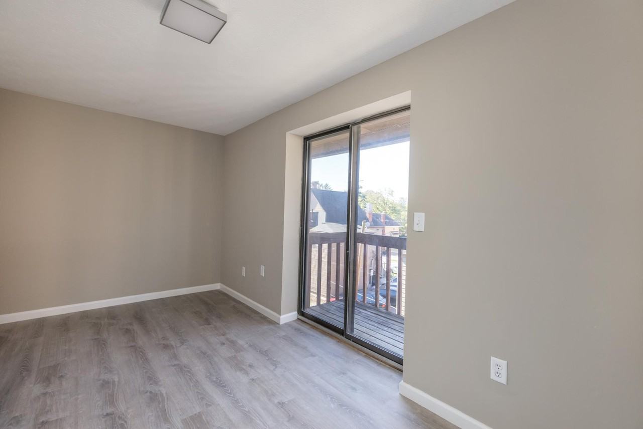 89 W 9Th Ave - Photo 3 of 33