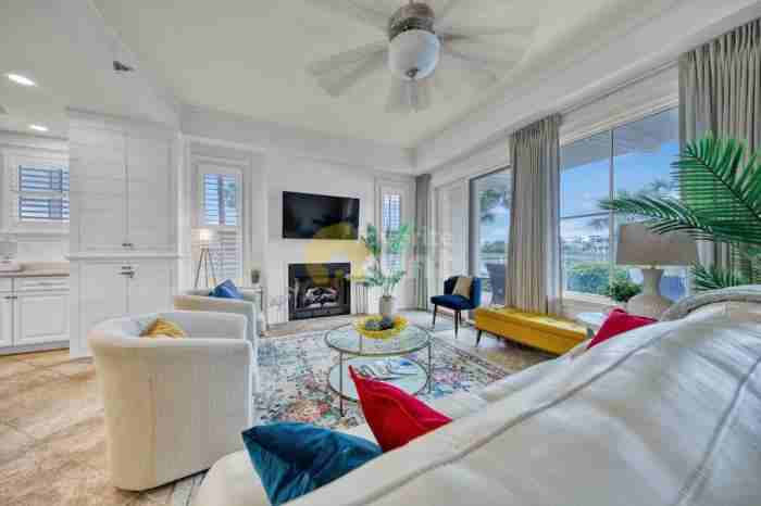 118 Carillon Market St - Photo 2 of 5