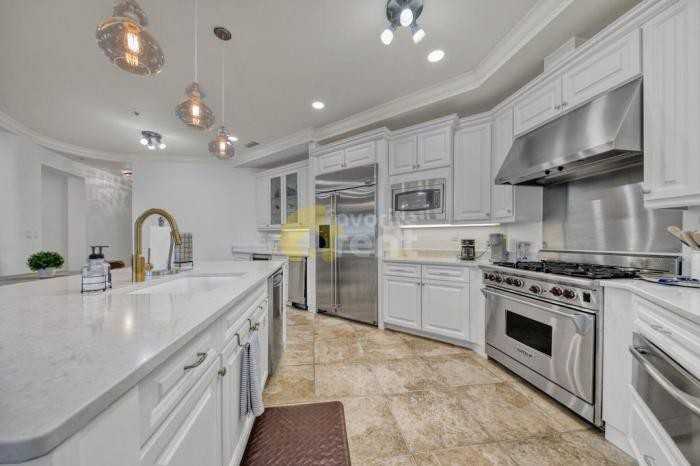 118 Carillon Market St - Photo 3 of 5