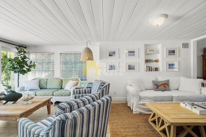 411 Lake Breeze Rd - Photo 3 of 5