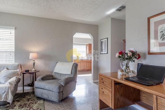 4122 W Gray St - Photo 3 of 5