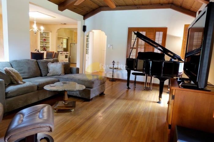 4820 Gentry Ave - Photo 3 of 5