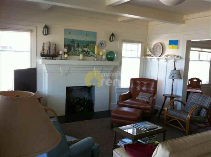 129 E Edgewater Ave - Photo 2 of 5