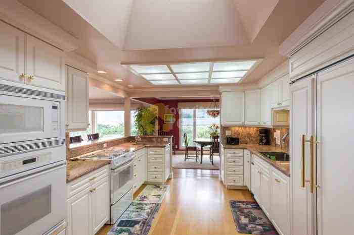 184 4th St - Photo 3 of 5