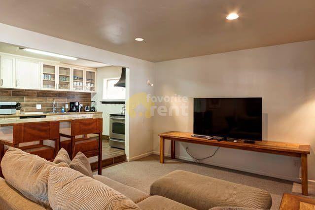 212 W Meadow Dr - Photo 2 of 5
