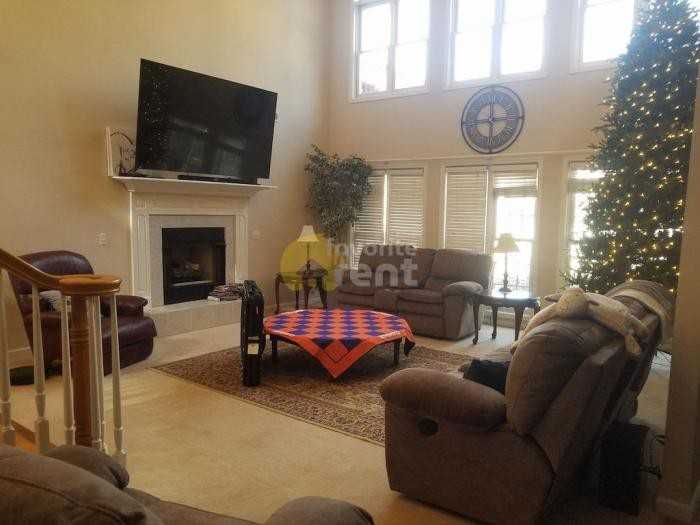 305 Woodhaven Ct - Photo 2 of 5