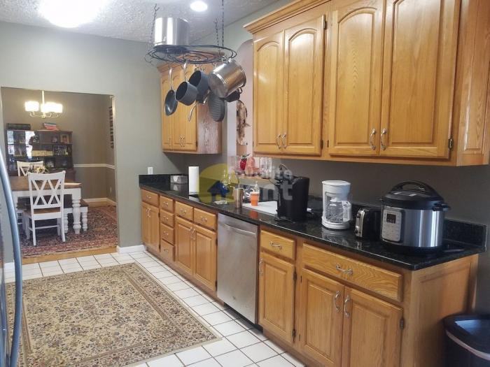 305 Woodhaven Ct - Photo 3 of 5