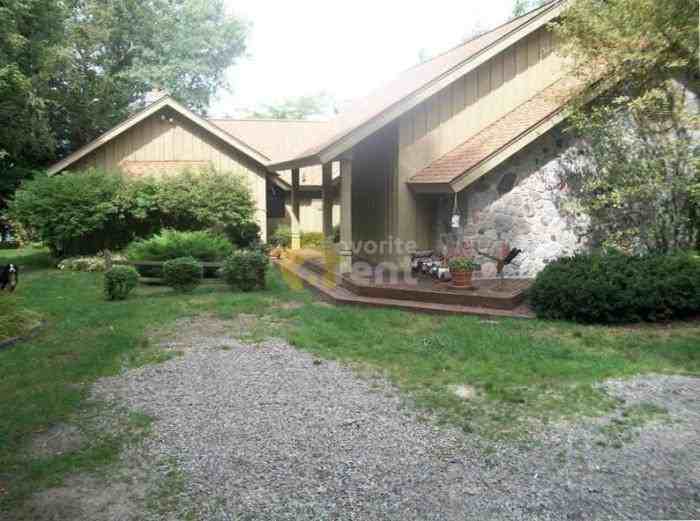 3235 N Lake Leelanau Dr - Photo 3 of 5