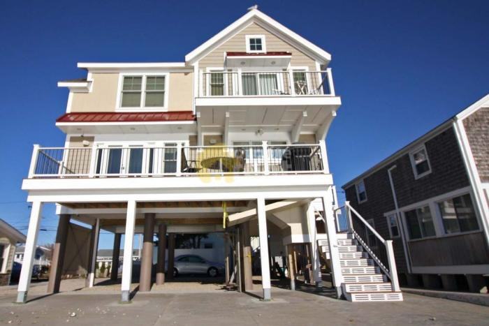 458 Seaside Ave - Photo 3 of 5