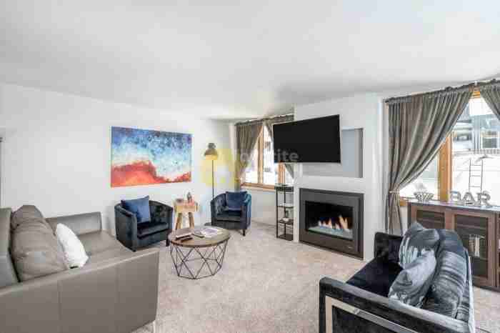 747 W Pacific Ave - Photo 2 of 5