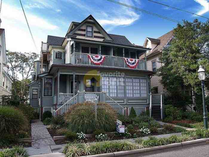 735 Washington St - Photo 2 of 5