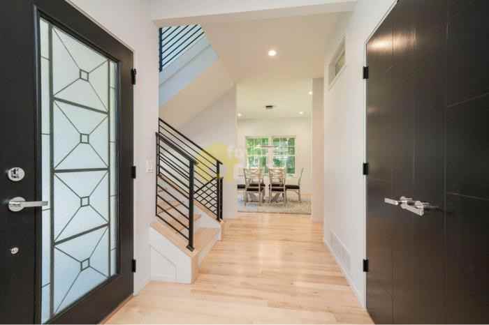 702 Lake St - Photo 2 of 5