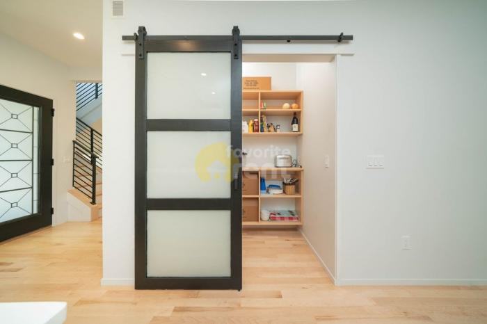 702 Lake St - Photo 3 of 5