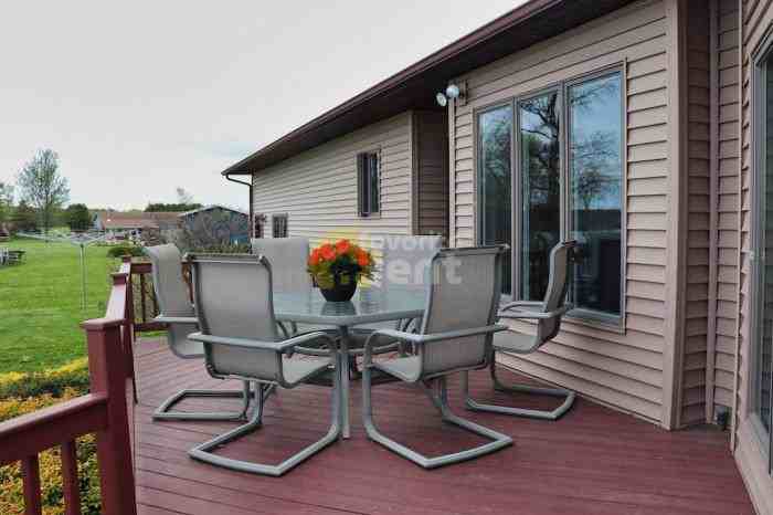 526 Lake Shore Rd - Photo 3 of 5