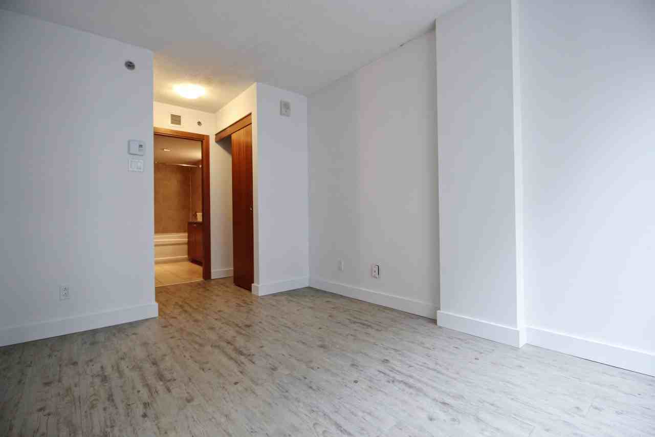 888 Rue Saint-François-Xavier #1608 - Photo 3 of 15