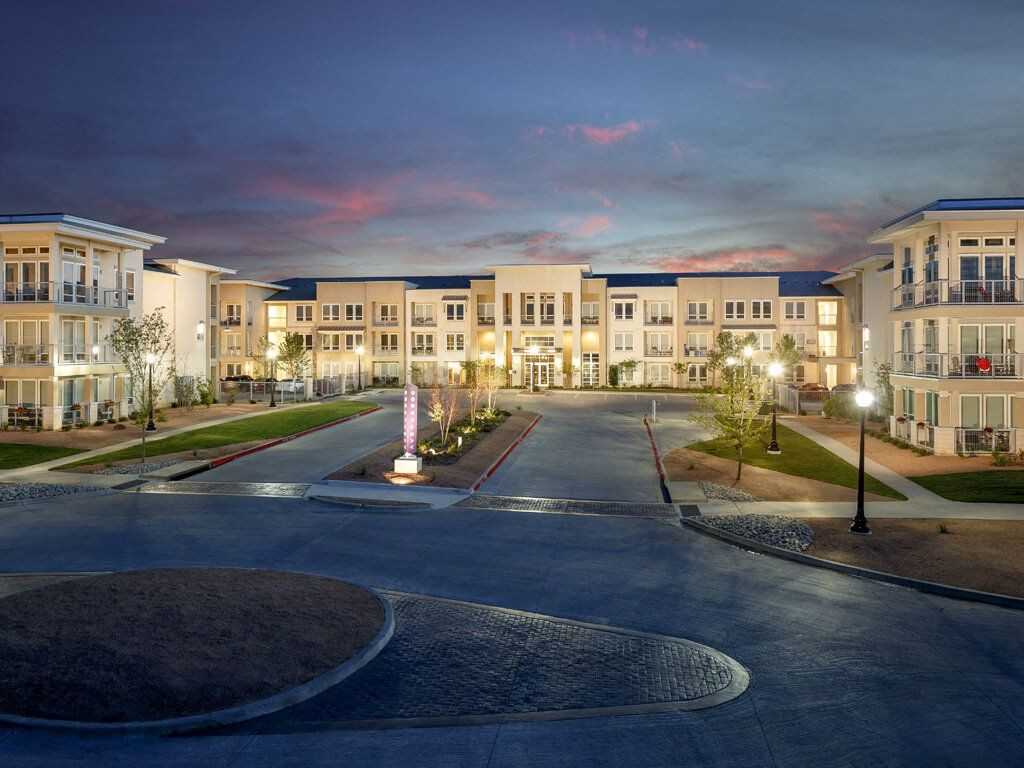 Avenue 900 - Photo 6 of 12