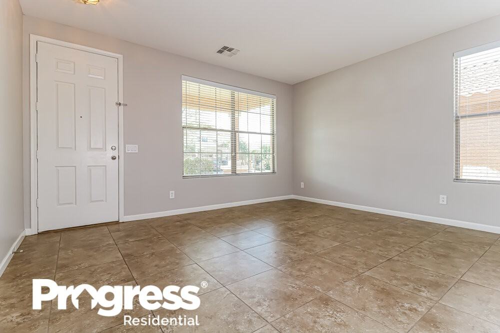 3324 W Apollo Rd - Photo 3 of 16