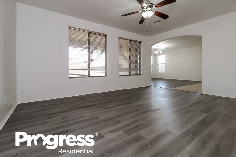 4922 W Desert Ln - Photo 3 of 21