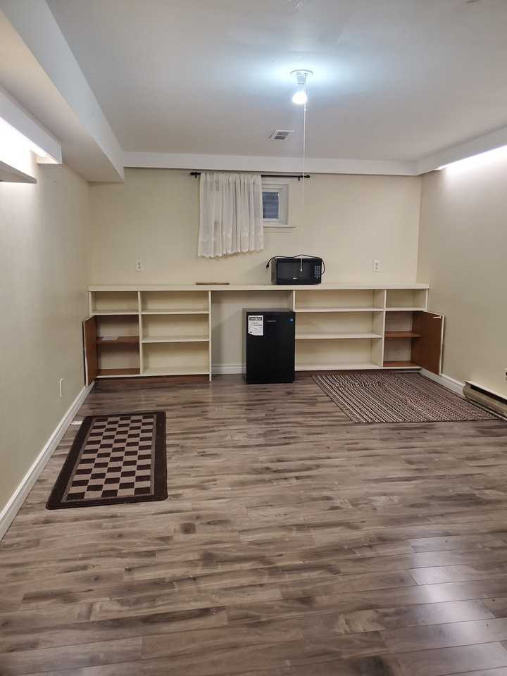 2290 Delkus Crescent - Photo 2 of 13